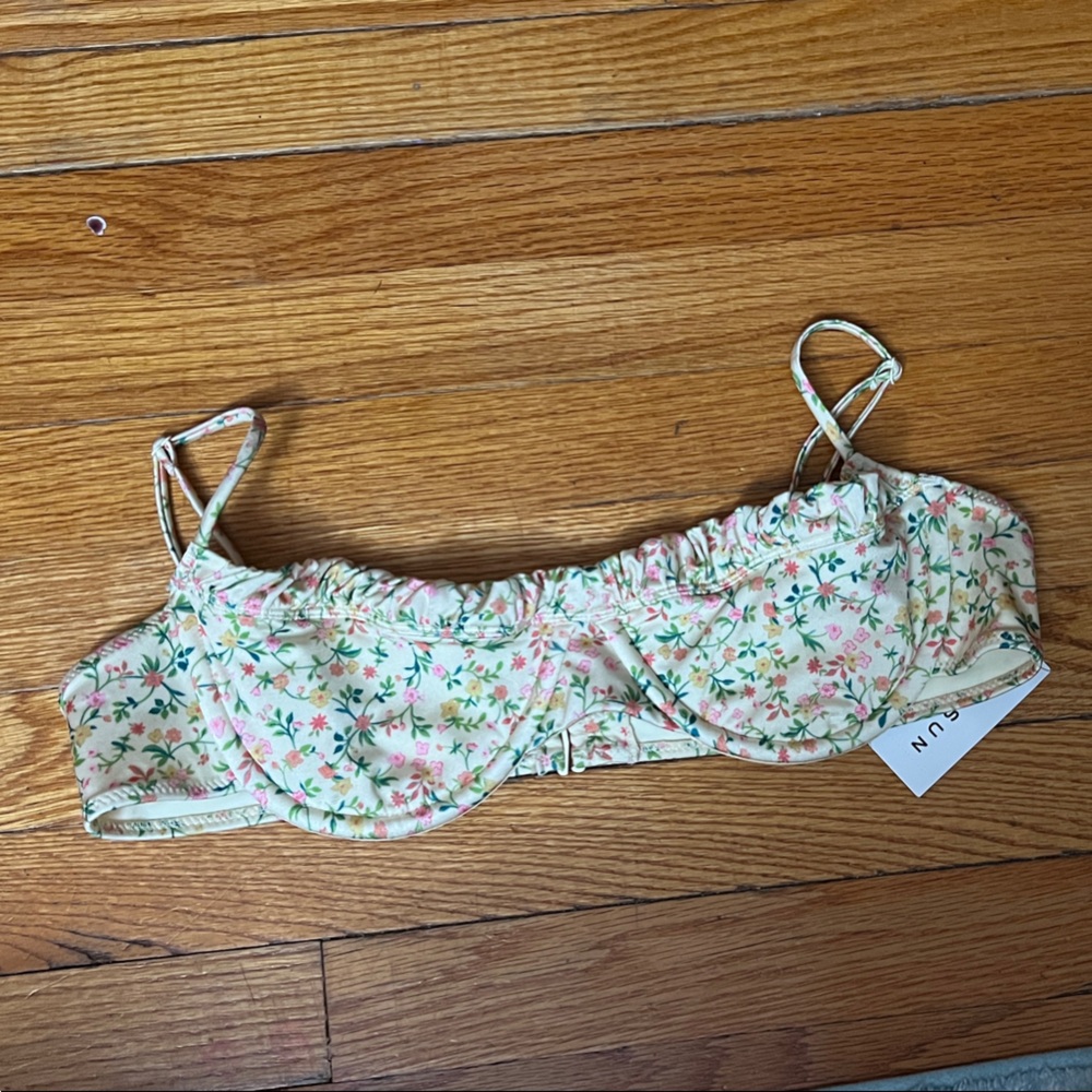 Floral size L Pacsun  Swimsuit Top